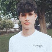 Soy estudiante de Matemáticas y doy clases de matemáticas, física y química de primaria, 
Eso y Bachillerato Intento que mis clases sean prácticas y amenas